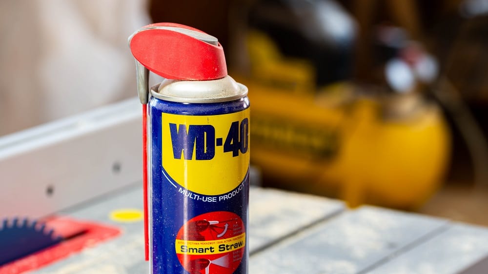 curățarea oglinzilor cu WD-40