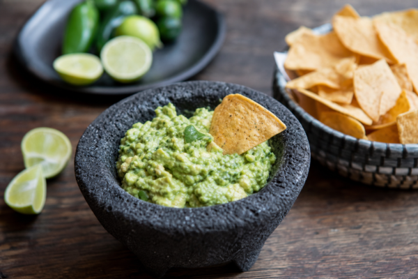 Guacamole: rețetă simplă cu avocado și lime