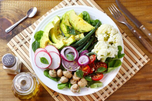 Dieta vegetariană: cum construiești mese echilibrate fără carne