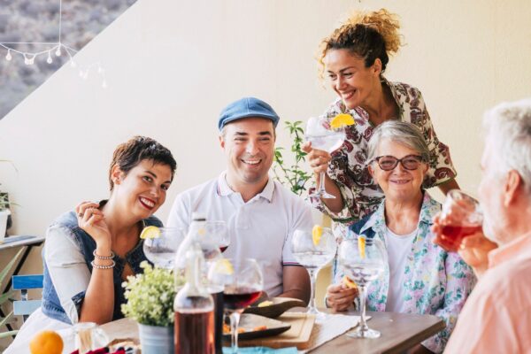 Cum împărțiți timpul dintre cuplu, prieteni și familie