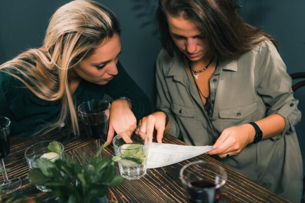 Ghid pentru mâncatul în oraș: ce comanzi la fiecare tip de restaurant